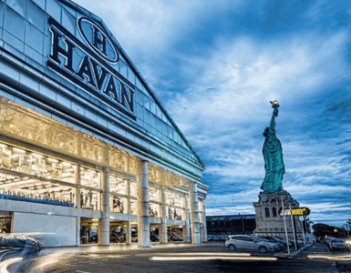 Havan Trabalhe Conosco Joinville, fachadada de uma loja da Havan com a estátua da liberdade ao lado.